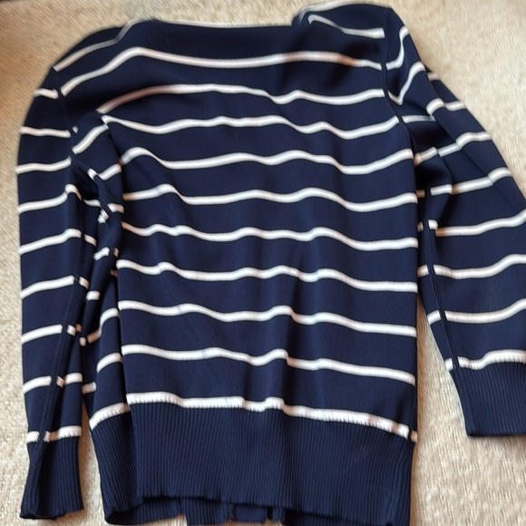Gorgeous 360 Sweater Navy and white. Perfect condition. - Picture 4 of 4